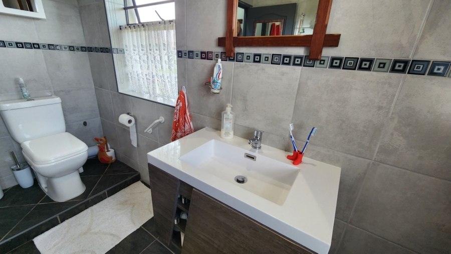 3 Bedroom Property for Sale in Fraaiuitsig Western Cape